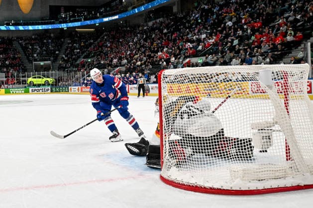 ZURICH, SWITZERLAND MAY 20 Ryan Leonard of United States scores against goalkeeper Philipp Grubauer of Germany during the 2026 IIHF Ice Hockey World Championship Switzerland game between USA and Germany at Swiss Life Arena on May 20, 2026 in Zurich, Zurich Zurich Swiss Life Arena Zurich Switzerland Copyright: xJustPictures.ch AndreaxBrancax jp-en-EuSpIm-JP7_ANB_USA_Ger_20052026_8592