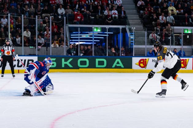 ZURICH, SWITZERLAND - MAY 20: Lukas Reichel (Germany, 73) against Devin Cooley (United States, 1) during the Preliminary Round - Group A Match 27 between United States and Germany at the IIHF Ice hockey, Eishockey World Championship, WM, Weltmeisterschaft 2026, Swiss Life Arena on May 20, 2026 in Zurich, Switzerland. Zurich Switzerland Copyright: xTimoxSteinx