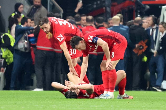 20.05.2026, xrekx, Fussball Europa League Finale 2026, SC Freiburg - Aston Villa v.l. Igor Matanovic (SC Freiburg) Enttäuscht, traurig, frustriert, ratlos, Maximilian Eggestein (SC Freiburg) Christian Guenter (SC Freiburg) (DFL DFB REGULATIONS PROHIBIT ANY USE OF PHOTOGRAPHS as IMAGE SEQUENCES and or QUASI-VIDEO) Istanbul *** 20 05 2026, xrekx, Football Europa League Final 2026, SC Freiburg Aston Villa v l Igor Matanovic SC Freiburg Disappointed, sad, frustrated, helpless, Maximilian Eggestein SC Freiburg Christian Guenter SC Freiburg DFL DFB REGULATIONS PROHIBIT ANY USE OF PHOTOGRAPHS as IMAGE SEQUENCES and or QUASI VIDEO Istanbul