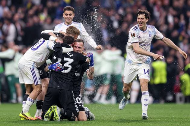 Emiliano Martinez of Aston Villa, Marco Bizot of Aston Villa, Pau Torres of Aston Villa, Emi Buendia of Aston Villa, James Wright of Aston Villa and AndrÃ s Garcia of Aston Villa celebrate at full time SC Freiburg v Aston Villa, UEFA Europa League, Final, Football, Besiktas Park, Istanbul, Turkiye - 20 May 2026Istanbul Besiktas Park United Kingdom EDITORIAL USE ONLY No use with unauthorised audio, video, data, fixture lists, club league logos or live services. Online in-match use limited to 120 images, no video emulation. No use in betting, games or single club league player publications.  Copyright: xRaddadxJebarah Shutterstockx 16883158cp