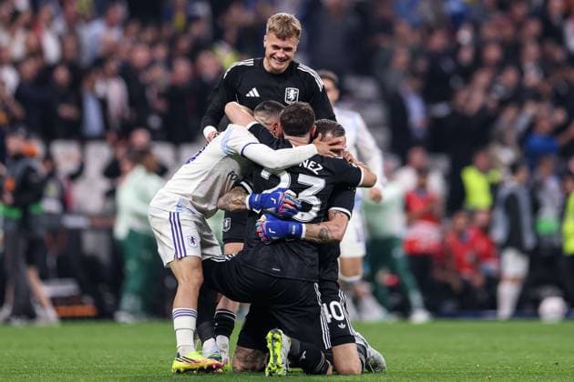 Emiliano Martinez of Aston Villa, Marco Bizot of Aston Villa, Pau Torres of Aston Villa, Emi Buendia of Aston Villa, James Wright of Aston Villa and Andràs Garcia of Aston Villa celebrate at full time SC Freiburg v Aston Villa, UEFA Europa League, Final, Football, Besiktas Park, Istanbul, Turkiye - 20 May 2026Istanbul Besiktas Park United Kingdom EDITORIAL USE ONLY No use with unauthorised audio, video, data, fixture lists, club league logos or live services. Online in-match use limited to 120 images, no video emulation. No use in betting, games or single club league player publications. Copyright: xRaddadxJebarah Shutterstockx 16883158cm