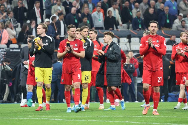 20 05 2026, xrekx, Football Europa League Final 2026, SC Freiburg Aston Villa v l Freiburg players Disappointed, sad, frustrated, helpless, DFL DFB REGULATIONS PROHIBIT ANY USE OF PHOTOGRAPHS as IMAGE SEQUENCES and or QUASI VIDEO Istanbul