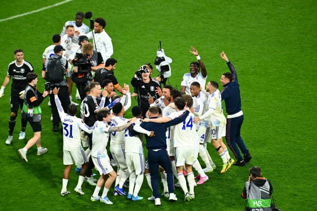 Freiburg v Aston Villa - UEFA Europa League final ISTANBUL, TURKIYE - MAY 20: Aston Villa players celebrate with the trophy after defeating Freiburg 3-0 to win the UEFA Europa League final match at Besiktas Park in Istanbul, Turkiye, on May 20, 2026. Arif Hudaverdi Yaman Anadolu Istanbul Turkey. Editorial use only. Please get in touch for any other usage.  Copyright: x2026xAnadoluxArifxHudaverdixYamanx