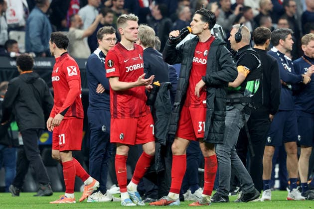 20 05 2026, xrekx, Football Europa League Final 2026, SC Freiburg Aston Villa v l Matthias Ginter SC Freiburg Igor Matanovic SC Freiburg Disappointed, sad, frustrated, helpless, DFL DFB REGULATIONS PROHIBIT ANY USE OF PHOTOGRAPHS as IMAGE SEQUENCES and or QUASI VIDEO Istanbul