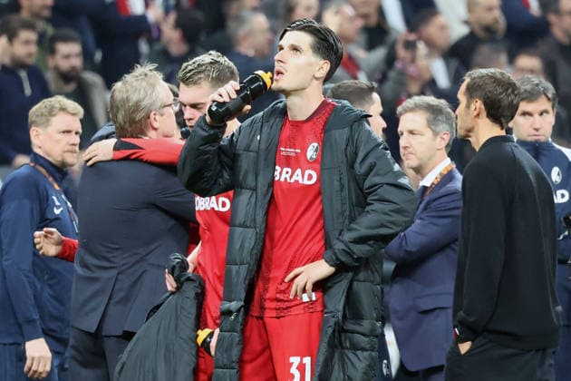 20 05 2026, xrekx, Football Europa League Final 2026, SC Freiburg Aston Villa v l Igor Matanovic SC Freiburg Disappointed, sad, frustrated, helpless, DFL DFB REGULATIONS PROHIBIT ANY USE OF PHOTOGRAPHS as IMAGE SEQUENCES and or QUASI VIDEO Istanbul