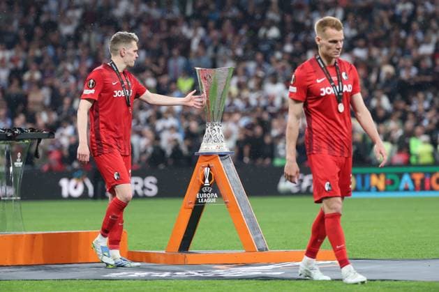 20.05.2026 - SOCCER - 2025-2026 UEFA EUROPA LEAGUE FINAL, SC Freiburg vs Aston Villa Matthias Ginter of SC Freiburg and Philipp Lienhart of SC Freiburg shows disappointment after the match ISTANBUL ISTANBUL, BESIKTAS PARK TÜPRAS STADIUM BESIKTAS PARK TÜPRAS STADIUM TÜRKIYE