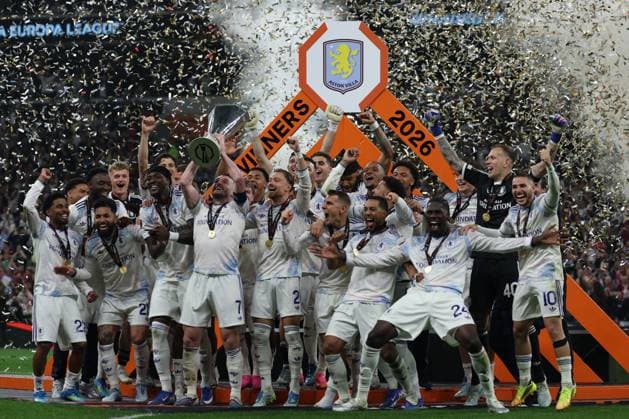 20.05.2026 - SOCCER - 2025-2026 UEFA EUROPA LEAGUE FINAL, SC Freiburg vs Aston Villa Aston Villa players lifting the UEFA Europa League trophy in Istanbul after winning the final, celebrating together on the podium with confetti, fireworks, and cheering supporters. ISTANBUL ISTANBUL, BESIKTAS PARK TÜPRAS STADIUM BESIKTAS PARK TÜPRAS STADIUM TÜRKIYE