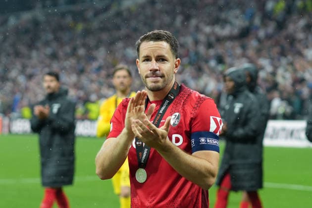 Christian Günter Christian Guenter SC Freiburg, 30 Disappointment after losing the final , Turkey, Football, UEFA Europa League, Final, 2025 2026, SC Freiburg vs Aston Villa, 20 05 2026, TüpraÅü Stadium, BeÅüiktaÅü Park, Istanbul Istanbul TüpraÅü Stadium, BeÅüiktaÅü Par Istanbul Turkey Copyright: xArnexAmbergx