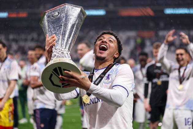 Jadon Sancho of Aston Villa with the Europa League trophy SC Freiburg v Aston Villa, UEFA Europa League, Final, Football, Besiktas Park, Istanbul, Turkiye - 20 May 2026Istanbul Besiktas Park United Kingdom EDITORIAL USE ONLY No use with unauthorised audio, video, data, fixture lists, club league logos or live services. Online in-match use limited to 120 images, no video emulation. No use in betting, games or single club league player publications. Copyright: xRaddadxJebarah Shutterstockx 16883158ec