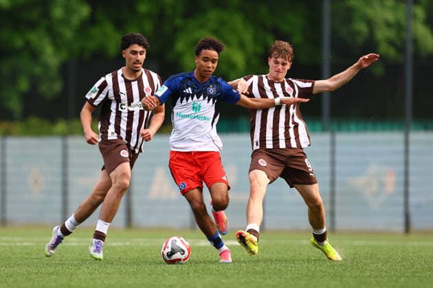 21 Arnaud Astel Riedel Hamburger SV U19 , 9 Noah Palapies FC St Pauli U19 Football I Juniors I Lotto Cup I Season 2025 2026 I Semi-final I Hamburger SV U19 FC St Pauli U19 I 20 05 2026 I Alexander Otto Academy