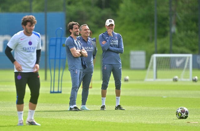 Paris Saint-Germain s Spanish headcoach Luis Enrique - Paris Saint-Germain s socer team during a training session ahead of their upcoming UEFA Champions League final match against English football club Arsenal FC at the PSG Campus in Poissy, north-west of Paris on May 20, 2026. Christian Liewig Bestimage Poissy France  Copyright: xChristianxLiewigx xBestimagexChristianxLiewigx xBestimagex