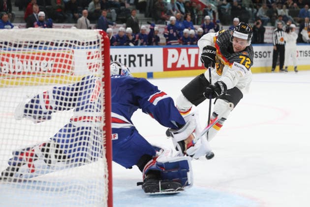 20 05 2026 Swiss Life Arena Zurich , SWITZERLAND, Men IIHF World Championship Zurich 2026 Group A USA Germany Dominik Kahun GER fails against goalkeeper Devin Cooley USA in the shootout