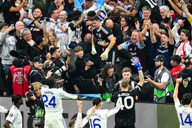 Aston Villa win UEFA Europa League title ISTANBUL, TURKIYE - MAY 20: Aston Villa players celebrate the championship with fans after defeating Freiburg 3-0 to win the UEFA Europa League final match at Besiktas Park in Istanbul, Turkiye, on May 20, 2026. Arif Hudaverdi Yaman Anadolu Istanbul Turkey. Editorial use only. Please get in touch for any other usage.  Copyright: x2026xAnadoluxArifxHudaverdixYamanx