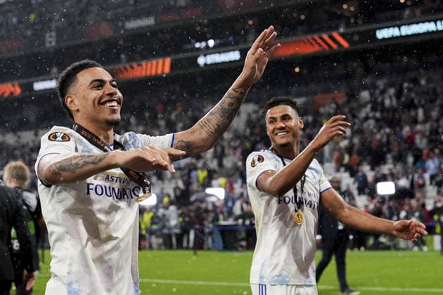 Aston Villa win UEFA Europa League title ISTANBUL, TURKIYE - MAY 21: Morgan Rogers (L) and Ollie Watkins (R) of Aston Villa celebrate after defeating Freiburg 3-0 to win the UEFA Europa League final match at Besiktas Park in Istanbul, Turkiye, on May 21, 2026. Arife Karakum Anadolu Istanbul Turkey. Editorial use only. Please get in touch for any other usage.  Copyright: x2026xAnadoluxArifexKarakumx