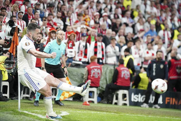 ISTANBUL, TURKEY - MAY 20: John McGinn of Aston Villa FC takes a corner kick during the UEFA Europa League Final 2026 match between SC Freiburg and Aston Villa FC at Besiktas Park on May 20, 2026 in Istanbul, Turkey. (Photo by Alexandra Fechete Sports Press Photo) Copyright: xAlexandraxFechete SportsxPressxPhotox Sportspressphoto_SPR150703