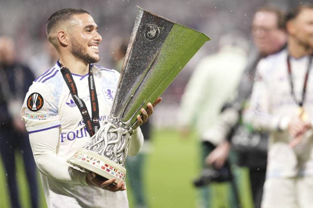 ISTANBUL, TURKEY - MAY 20: Emiliano Buendia of Aston Villa FC celebrates with the trophy after winning the UEFA Europa League Final 2026 match between SC Freiburg and Aston Villa FC at Besiktas Park on May 20, 2026 in Istanbul, Turkey. (Photo by Alexandra Fechete Sports Press Photo) Copyright: xAlexandraxFechete SportsxPressxPhotox Sportspressphoto_SPR150763