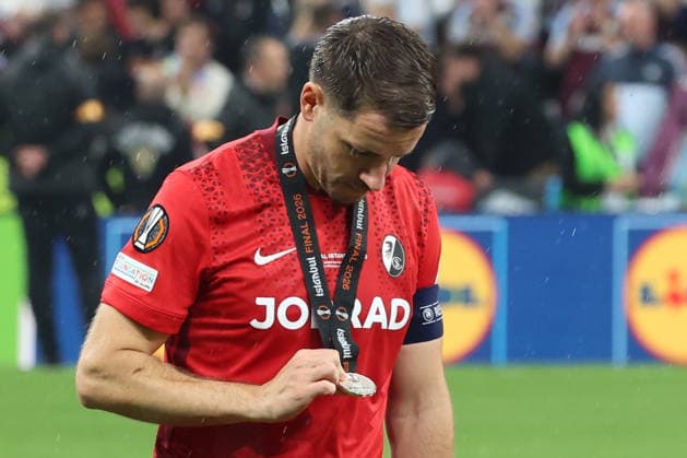 20 05 2026, xrekx, Football Europa League Final 2026, SC Freiburg Aston Villa v l Christian Günter Guenter SC Freiburg with medal disappointed, disappointed, looks disappointed, dejected, disappointed DFL DFB REGULATIONS PROHIBIT ANY USE OF PHOTOGRAPHS as IMAGE SEQUENCES and or QUASI VIDEO Istanbul