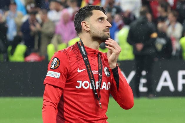 20 05 2026, xrekx, Football Europa League Final 2026, SC Freiburg Aston Villa v l Vincenzo Grifo SC Freiburg disappointed, disappointed, looks disappointed, dejected, disappointed DFL DFB REGULATIONS PROHIBIT ANY USE OF PHOTOGRAPHS as IMAGE SEQUENCES and or QUASI VIDEO Istanbul