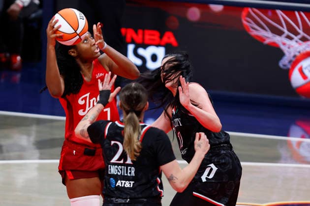 INDIANAPOLIS, IN - MAY 20: Indiana Fever center-forward Aliyah Boston (7) goes up with her shot from the lane in the second half of play during a WNBA, Basketball Damen, USA game between the Portland Fire and the Indiana Fever on May 20, 20, 2026 at Gainbridge Fieldhouse, in Indianapolis, IN. (Photo by Jeffrey Brown Icon Sportswire) WNBA: MAY 20 Portland Fire at Indiana Fever EDITORIAL USE ONLY Icon052026018