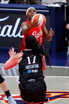 INDIANAPOLIS, IN - MAY 20: Indiana Fever guard Raven Johnson (3) drives to the basket and goes up with her shot in the second half of play during a WNBA, Basketball Damen, USA game between the Portland Fire and the Indiana Fever on May 20, 20, 2026 at Gainbridge Fieldhouse, in Indianapolis, IN. (Photo by Jeffrey Brown Icon Sportswire) WNBA: MAY 20 Portland Fire at Indiana Fever EDITORIAL USE ONLY Icon052026021