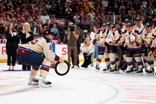 May 20, 2026, Ottawa, On, CANADA: Montreal Victoire s Marie-Philip Poulin (29) carries the PWHL Walter Cup to her teammates, after the team s win against the Ottawa Charge, in Ottawa, on Wednesday, May 20, 2026. Canada News - May 20, 2026  - ZUMAc35_ 20260520_zaf_c35_136 Copyright: xJustinxTangx