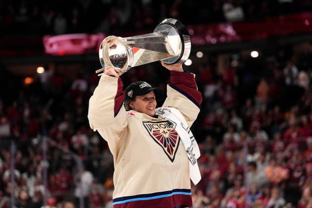 May 20, 2026, Ottawa, On, CANADA: Montreal Victoire goaltender Ann-Renee Desbiens (35) raises the PWHL Walter Cup after the team s win against the Ottawa Charge, in Ottawa, on Wednesday, May 20, 2026. Canada News - May 20, 2026  - ZUMAc35_ 20260520_zaf_c35_138 Copyright: xJustinxTangx