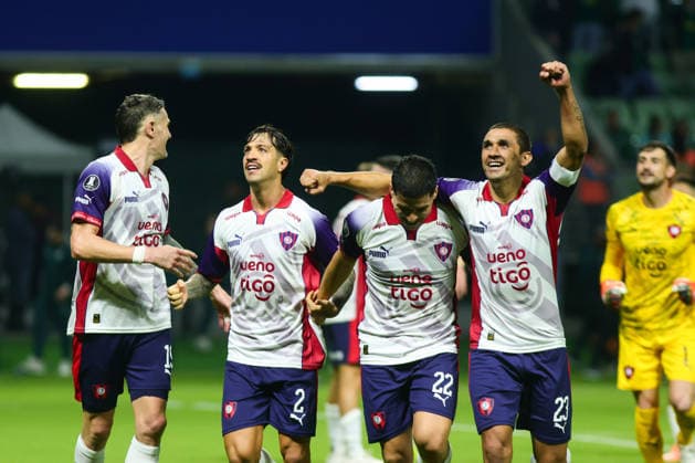 Palmeiras x Cerro Porteno SaO PAULO, SP - 20.05.2026: PALMEIRAS X CERRO PORTEnO - Cerro Porteno players celebrate victory after match between Palmeiras and Cerro Porteno valid for the 5th round of the group stage of Conmebol Libertadores 2026 held at Allianz Parque on Wednesday night (20). (Photo: Yuri Murakami Fotoarena) x2947505x  YurixMurakami