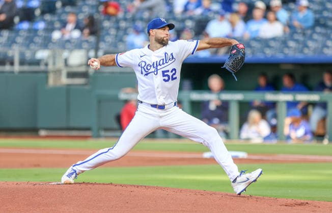 MAY 20, 2026: Kansas City Royals starting pitcher Michael Wacha (52) throws a pitch in the 1st inning against the Boston Red Sox at Kauffman Stadium in Kansas City, MO. CSM Kansas City United States - ZUMAc04_ 20260520_zma_c04_095 Copyright: xRomanxPunox