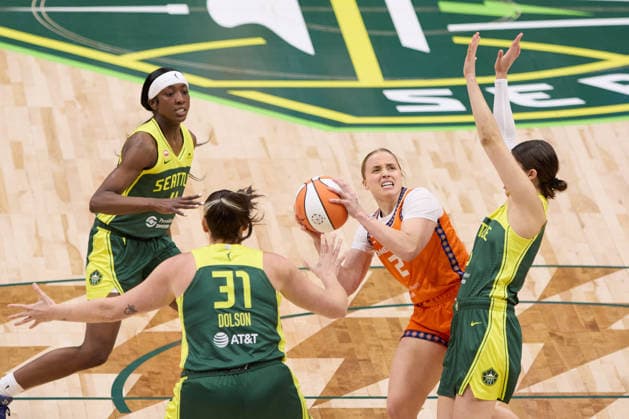 May 20, 2026, Seattle, Washington, USA: Connecticut guard HAILEY VAN LITH (2) looks to the rim in the first quarter of the WNBA, Basketball Damen, USA match between the Seattle Storm and Connecticut Sun at Climate Pledge Arena in Seattle, Washington. Seattle USA - ZUMAd218 20260520_zsp_d218_003 Copyright: xRichardxDizonx