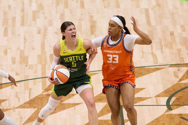 May 20, 2026, Seattle, Washington, USA: Seattle guard JADE MELBOURNE (5) controls the basketball while defended by Connecticut forward NELL ANGLOMA (33) in the third quarter of the WNBA, Basketball Damen, USA match between the Seattle Storm and Connecticut Sun at Climate Pledge Arena in Seattle, Washington. WNBA 2026: Connecticut 80:78 Seattle  - ZUMAd218 20260520_zsp_d218_013 Copyright: xRichardxDizonx