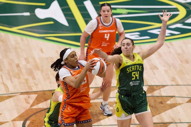 May 20, 2026, Seattle, Washington, USA: Connecticut forward NELL ANGLOMA (33) pulls down a rebound in the fourth quarter of the WNBA, Basketball Damen, USA match between the Seattle Storm and Connecticut Sun at Climate Pledge Arena in Seattle, Washington. Seattle USA - ZUMAd218 20260520_zsp_d218_018 Copyright: xRichardxDizonx