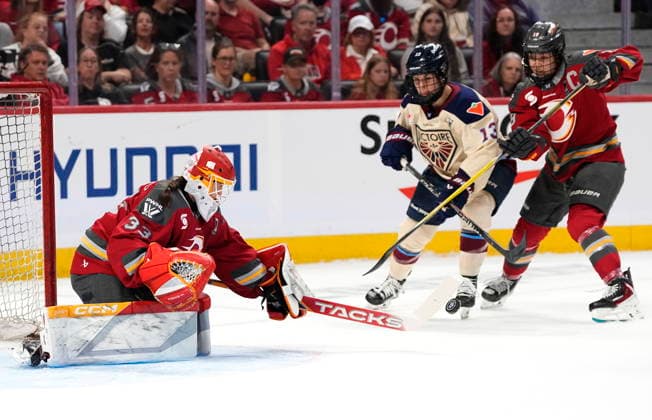 May 20, 2026, Ottawa, On, CANADA: Ottawa Charge goaltender Gwyneth Philips (33) makes a save as Brianne Jenner (19) defends against Montreal Victoire s Alexandra Labelle (13) during first period game 4 PWHL Walter Cup final hockey action in Ottawa, on Wednesday, May 20, 2026. Canada News - May 20, 2026  - ZUMAc35_ 20260520_zaf_c35_144 Copyright: xJustinxTangx