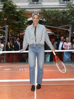 Aryna Sabalenka - Open Party ALL Accor x Roland-Garros Pour célébrer le grand tournoi, ALL Accor Programme de Fidélité et de Réservation et Le Royal Monceau - Raffles Paris se parent de la couleur iconique de Roland-Garros à Paris le 20 mai 2026. ALL Accor signe ainsi le premier rebranding d un palace parisien aux couleurs du tournoi. Marc Ausset-Lacroix Bestimage ALL Accor x Roland-Garros Open Party: To celebrate the prestigious tournament, ALL Accor Loyalty and Booking Program and Le Royal Monceau - Raffles Paris will be decked out in the iconic Roland-Garros colors in Paris on May 20, 2026. This marks the first time a Parisian luxury hotel has been rebranded in the tournament s colors. Paris France  Copyright: xMarcxAussetxLacroixx xBestimagexMarcxAussetxLacroixx xBestimagex