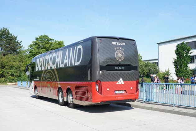 The soccer team from Martin Buber Schule Groß Gerau has won a tour of the campus and participation in the World Cup squad announcement in the DFB Year of School campaign and will be picked up by the national team bus Frankfurt 21 05 2026 World Cup squad announcement of the national team, DFB Campus