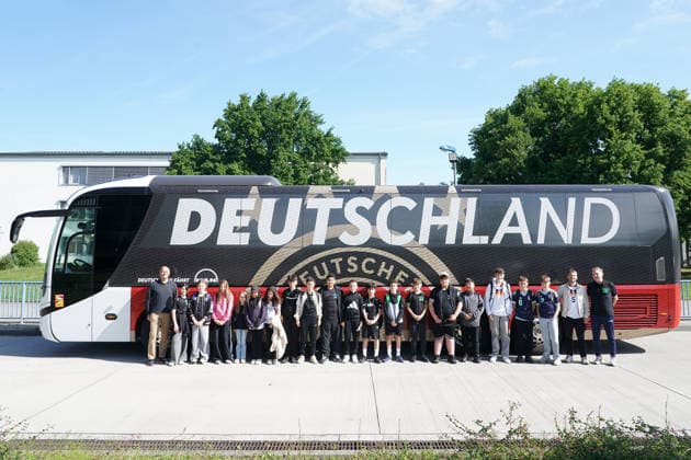 The soccer team from Martin Buber Schule Groß Gerau has won a tour of the campus and participation in the World Cup squad announcement in the DFB Year of School campaign and will be picked up by the national team bus Frankfurt 21 05 2026 World Cup squad announcement of the national team, DFB Campus