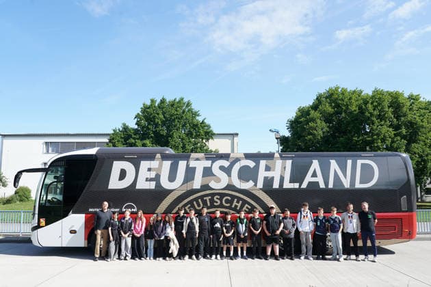 The soccer team from Martin Buber Schule Groß Gerau has won a tour of the campus and participation in the World Cup squad announcement in the DFB Year of School campaign and will be picked up by the national team bus Frankfurt 21 05 2026 World Cup squad announcement of the national team, DFB Campus