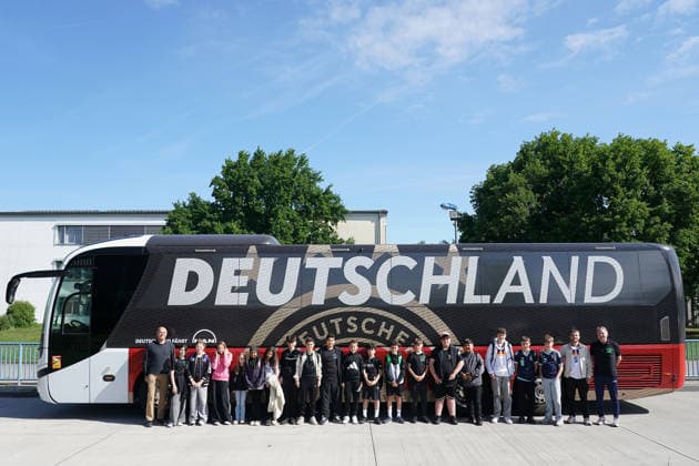 The soccer team from Martin Buber Schule Groß Gerau has won a tour of the campus and participation in the World Cup squad announcement in the DFB Year of School campaign and will be picked up by the national team bus Frankfurt 21 05 2026 World Cup squad announcement of the national team, DFB Campus