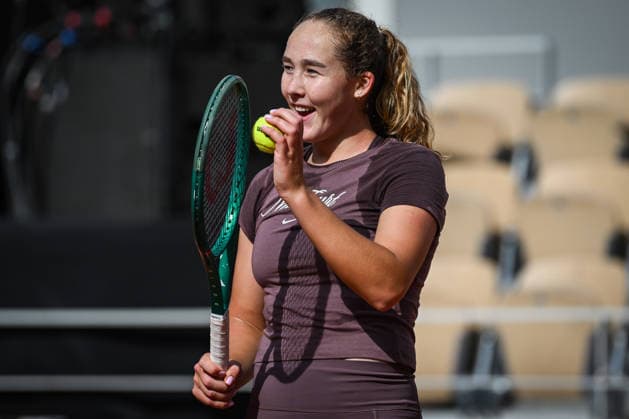 May 21, 2026, Paris, France, France: Mirra ANDREEVA of Russia during a training session of the Roland-Garros 2026, French Open 2026, Grand Slam tennis tournament at Roland-Garros Stadium on May 21, 2026 in Paris, France. Paris France - ZUMAm308 20260521_zsp_m308_006 Copyright: xMatthieuxMirvillex