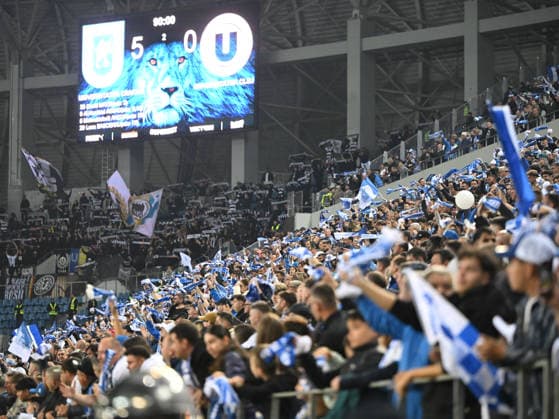 Craiovas supporters with flags, scarves and banners enjoy the scoreboard after the match between Universitatea Craiova and Universitatea Cluj, counting for the Superbet Super League Super League Play off, played at the Ion Oblemenco Stadium in Craiova, Sunday, May 17, 2026 Craiova Copyright: xRazvanxPasarica SPORTxPICTURESx