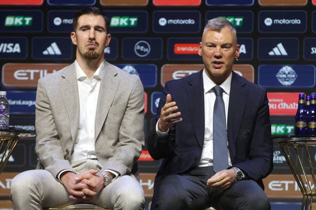 EuroLeague Final Four press conference, PK, Pressekonferenz held in Athens ahead of tournament ATHENS, GREECE - MAY 21: Fenerbahce Beko Head Coach Sarunas Jasikevicius (R) and player Nando de Colo (L) attend the pre-tournament press conference ahead of the EuroLeague Final Four at the Onassis Foundation in Athens, Greece, on May 21, 2026. The official media event brought together the head coaches and players from the participating teams—defending champions Fenerbahce Beko, Olympiacos, Real Madrid, and Valencia Basket—ahead of the championship battles. Ayhan Mehmet Anadolu Athens Greece. Editorial use only. Please get in touch for any other usage.  Copyright: x2026xAnadoluxAyhanxMehmetx