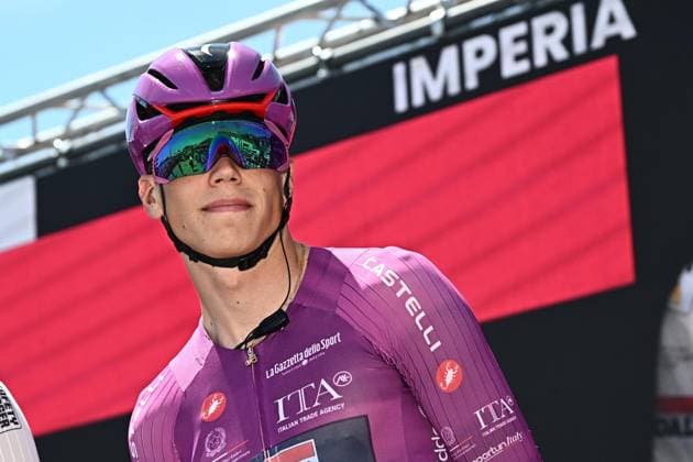 May 21, 2026, Imperia, ITALY: French Paul Magnier of Soudal Quick-Step Team wearing the points classification leader s cyclamen jersey, on the signing in podium ahead the departure of 12th stage of the 109 Giro d Italia 2026, over 175 km from Imperia to Novi Ligure, Italy, 21 May 2026. ANSA LUCA ZENNARO. Giro D Italia Cycling Tour - Stage 12  - ZUMAa110 20260521_zaf_a110_005 Copyright: xLucaxZennarox