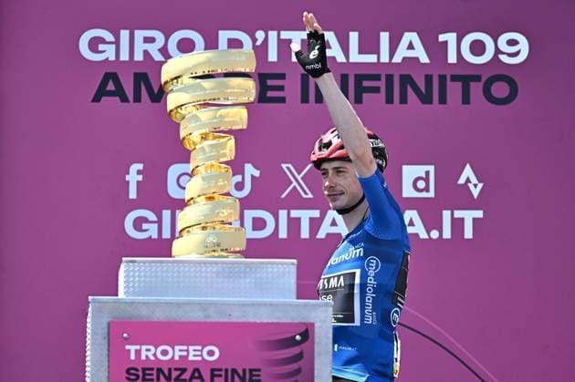 May 21, 2026, Imperia, ITALY: Danish rider Jonas Vingegaard Hansen .of Team Visma Lease A Bike wearing the best climber s blue jersey, arrive for the start on the sign podium of the 12th stage of the 109 Giro d Italia 2026, over 175 km from Imperia to Novi Ligure, Italy, 21 May 2026. ANSA LUCA ZENNARO. Giro D Italia Cycling Tour - Stage 12  - ZUMAa110 20260521_zaf_a110_009 Copyright: xLucaxZennarox