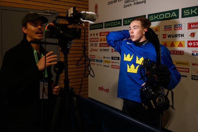 260521 Viggo Björck of Sweden in the mixed zone after a practice session during the 2026 IIHF Ice Hockey World Championship on May 21, 2026 in Fribourg Photo Jesper Zerman BILDBYRAN kod JZ JZ0723 ishockey ice hockey ishockey vm 2026 vm 2026 iihf world championship träning practice sverige sweden day 7 bbeng  Copyright: JESPERxZERMAN BB260521JZ012