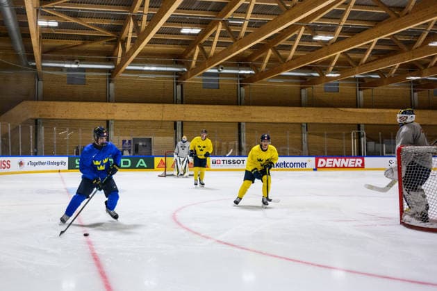 260521 Viggo Björck and AndrÃ Petersson of Sweden at a practice session during the 2026 IIHF Ice Hockey World Championship on May 21, 2026 in Fribourg Photo Jesper Zerman BILDBYRAN kod JZ JZ0723 ishockey ice hockey ishockey vm 2026 vm 2026 iihf world championship träning practice sverige sweden day 7 bbeng  Copyright: JESPERxZERMAN BB260521JZ018