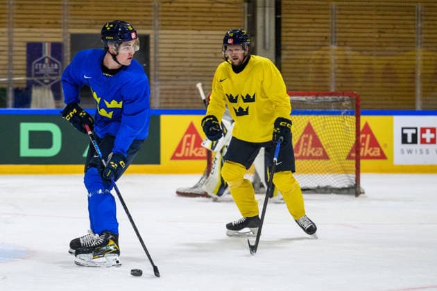260521 Jack Berglund and Tim Heed of Sweden at a practice session during the 2026 IIHF Ice Hockey World Championship on May 21, 2026 in Fribourg Photo Jesper Zerman BILDBYRAN kod JZ JZ0723 ishockey ice hockey ishockey vm 2026 vm 2026 iihf world championship träning practice sverige sweden day 7 bbeng  Copyright: JESPERxZERMAN BB260521JZ025