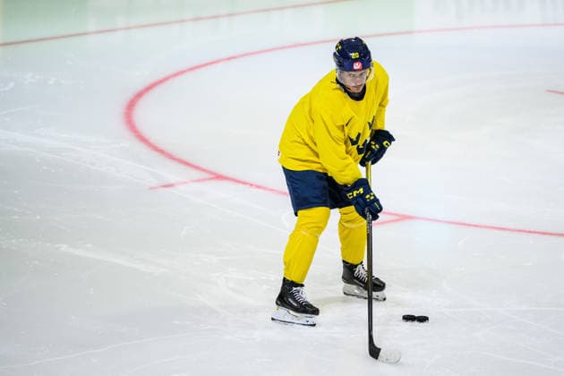 260521 AndrÃ Petersson of Sweden at a practice session during the 2026 IIHF Ice Hockey World Championship on May 21, 2026 in Fribourg Photo Jesper Zerman BILDBYRAN kod JZ JZ0723 ishockey ice hockey ishockey vm 2026 vm 2026 iihf world championship träning practice sverige sweden day 7 bbeng  Copyright: JESPERxZERMAN BB260521JZ038