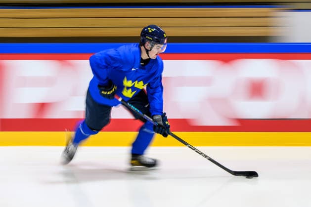 260521 Anton Frondell of Sweden at a practice session during the 2026 IIHF Ice Hockey World Championship on May 21, 2026 in Fribourg Photo Jesper Zerman BILDBYRAN kod JZ JZ0723 ishockey ice hockey ishockey vm 2026 vm 2026 iihf world championship träning practice sverige sweden day 7 bbeng  Copyright: JESPERxZERMAN BB260521JZ041