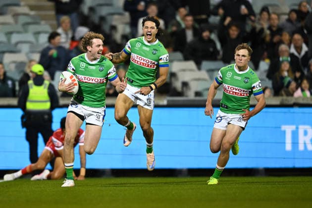 NRL RAIDERS DOLPHINS, Jed Stuart of the Raiders celebrates with team mates after scoring a try during the NRL Round 12 match between the Canberra Raiders and the Redcliffe Dolphins at GIO Stadium in Canberra, Thursday, May 21, 2026. ( NO ARCHIVING, EDITORIAL USE ONLY CANBERRA AUSTRALIAN CAPITAL TERRITORY AUSTRALIA  Copyright: xLUKASxCOCHx 20260521193625840770
