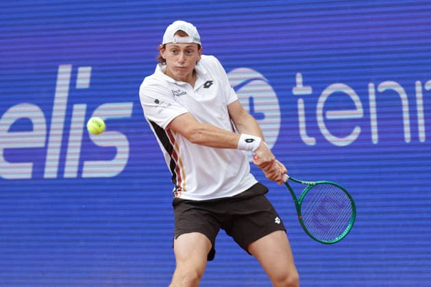 2026 05 21, xFSx, Bitpanda Open Hamburg ATP500, quarterfinals, mens tennis tournament in Hamburg , Am Rothembaum in Hamburg , Ignacio Buse PER plays a backhand Copyright: HMBxMedia FernandoxSoares