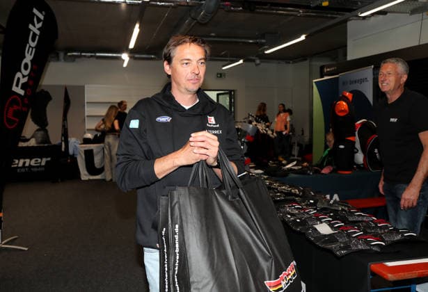 DSV Sommereinkleidung 2026 Here in the picture Andreas Mitter, national coach ski jumping men at the interview, head, portrait, with bags in hand, ski jumping, ski jumper, ski jumping, winter sports
